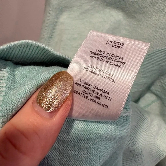 TOMMY BAHAMA DISNEY EDITION CREWNECK SWEATER - Picture 8 of 8